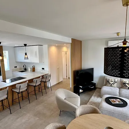 Apartment 4 Bedroom Duplex Penthouse Califa