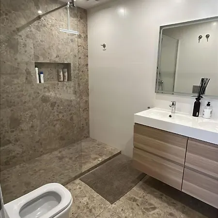 Apartment 4 Bedroom Duplex Penthouse Califa *