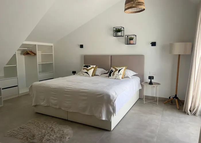 Apartament 4 Bedroom Duplex Penthouse Califa *