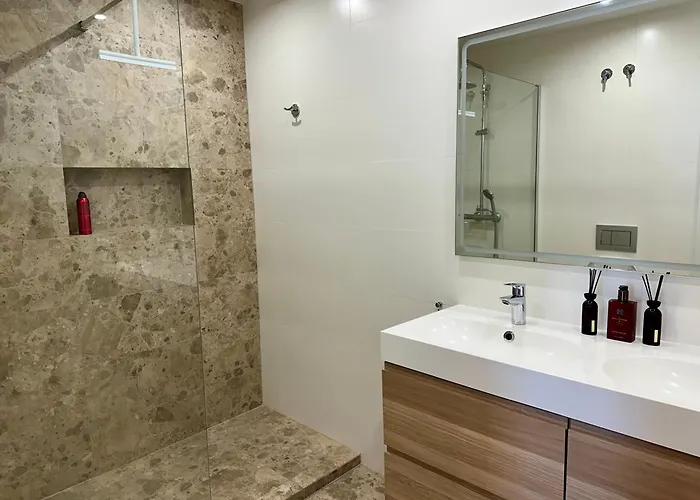 4 Bedroom Duplex Penthouse Califa Apartment *